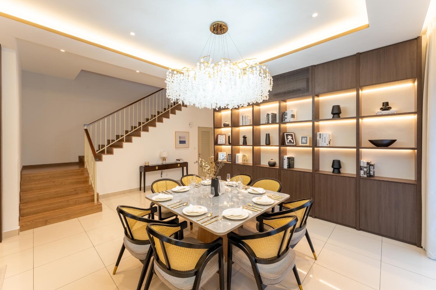 Arawani-showunit-2-dininghall